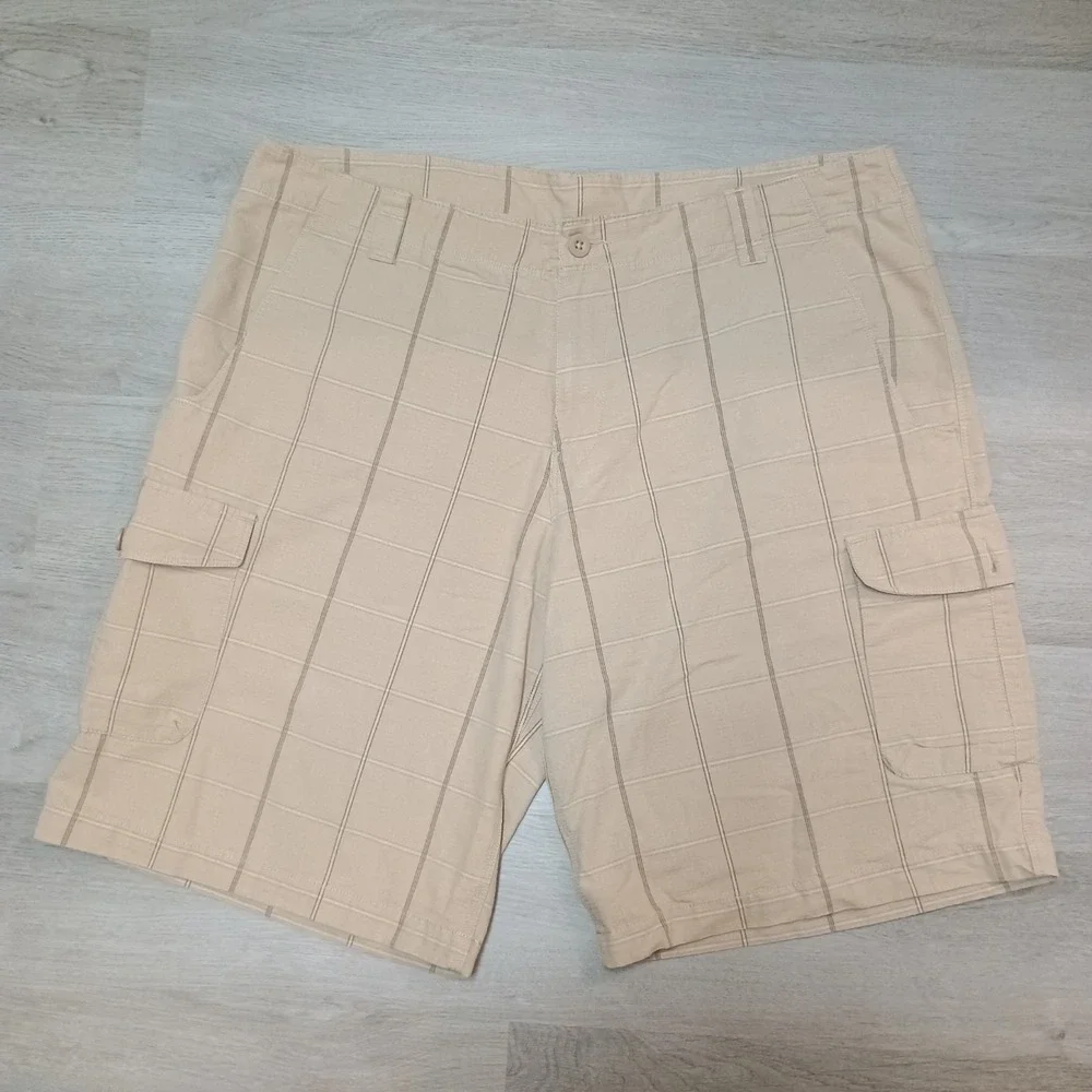Men's North face Tan Plaid Cargo Shorts Size 40